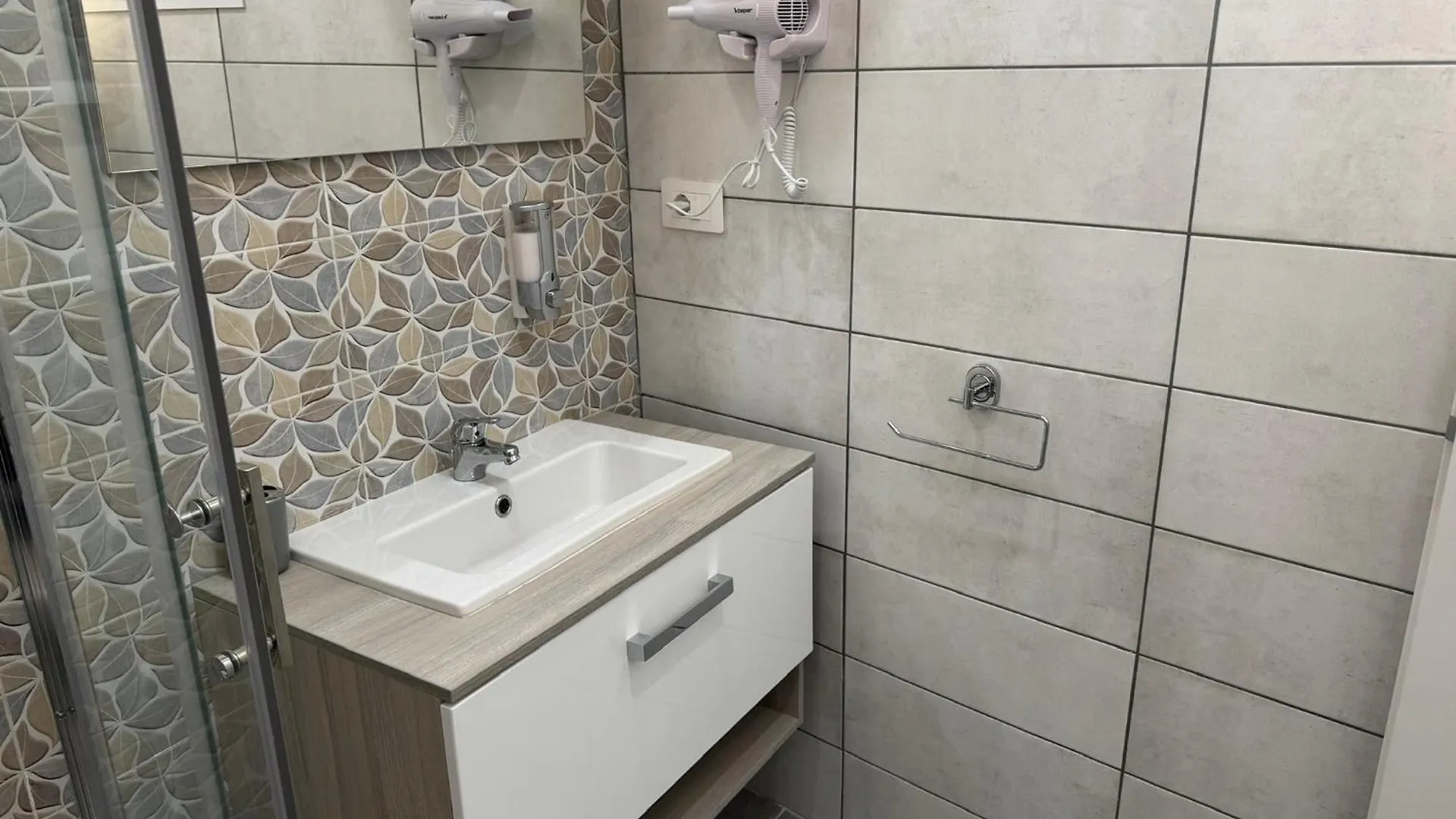 Star House Hotel Naples 0*,  Italy