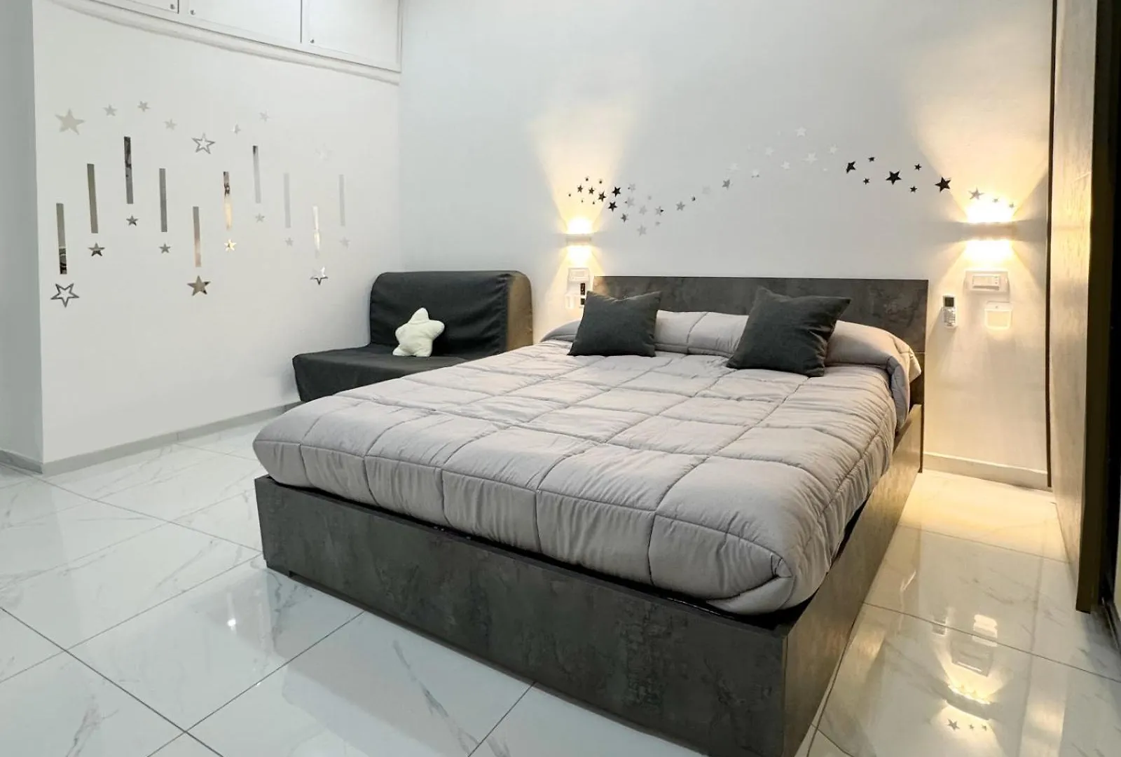 Star House Hotel Naples 0*,  Italy